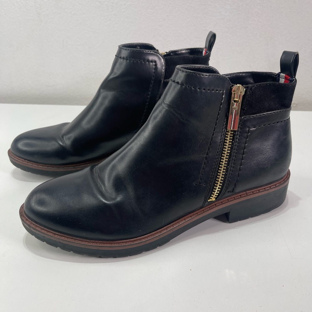 Tommy Hilfiger TWFAWN Black Leather Ankle Boots Logo Women 7M Zipper Equestrian